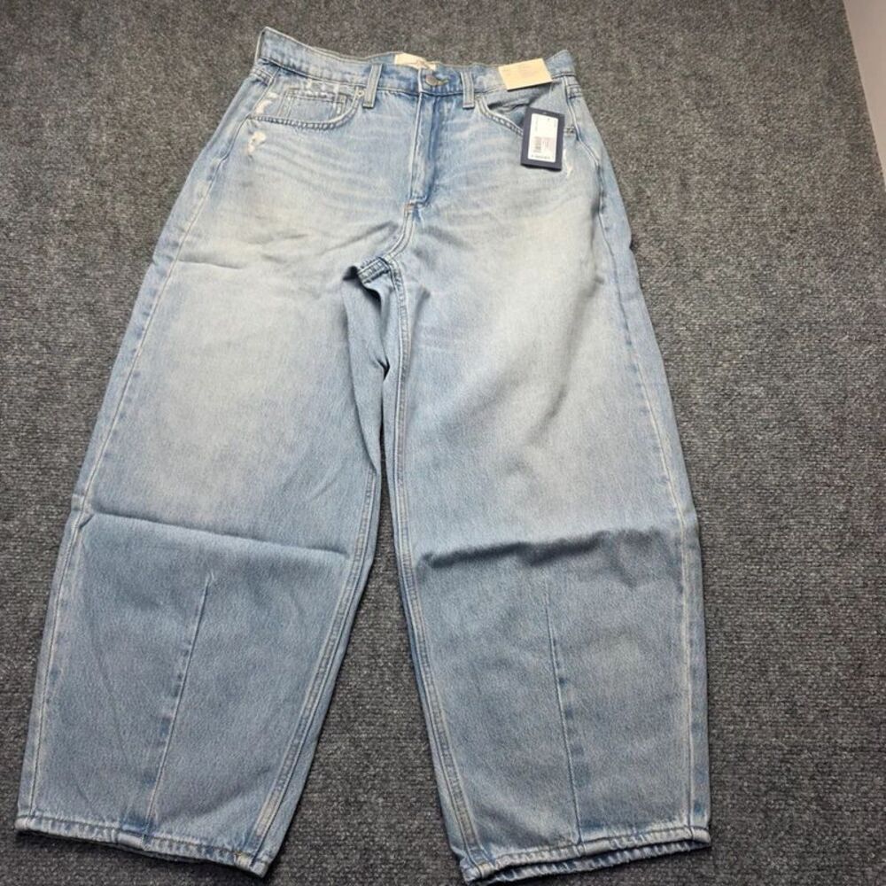 Women’s Easy Barrel Jeans Light Wash High Rise Size 8 Short
